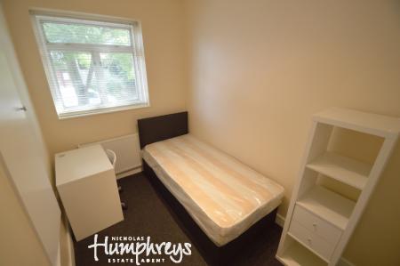 5 bedroom Terraced House to let in Willow Way, Hatfield, AL10