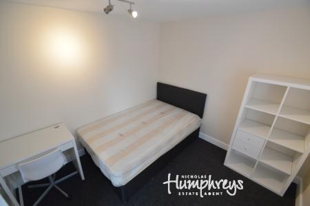 5 bedroom Terraced House to let in Willow Way, Hatfield, AL10