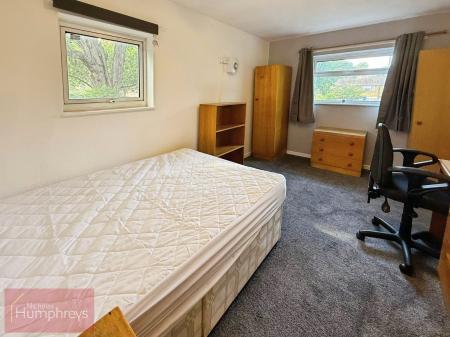 4 bedroom Terraced House to let in Woods Avenue, Hatfield, AL10