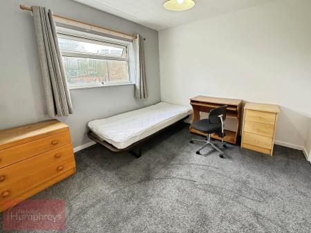 4 bedroom Terraced House to let in Woods Avenue, Hatfield, AL10