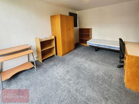 4 bedroom Terraced House to let in Woods Avenue, Hatfield, AL10