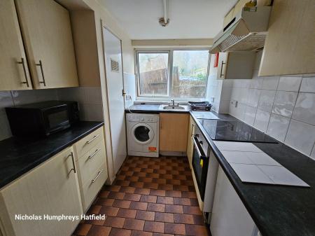 4 bedroom Terraced House to let in Woods Avenue, Hatfield, AL10