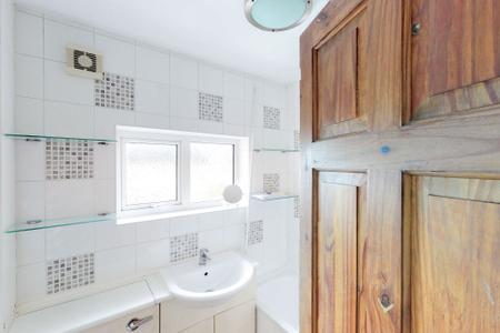 4 bedroom Flat to let in Briars Wood, Hatfield, AL10