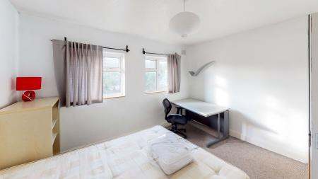 4 bedroom Flat to let in Briars Wood, Hatfield, AL10