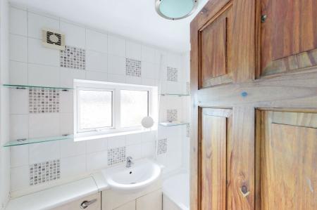 4 bedroom Flat to let in Briars Wood, Hatfield, AL10