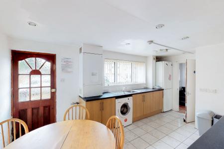 4 bedroom Flat to let in Briars Wood, Hatfield, AL10