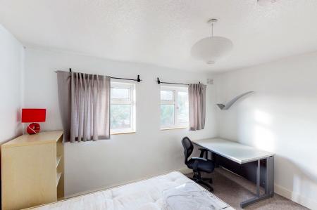 4 bedroom Flat to let in Briars Wood, Hatfield, AL10