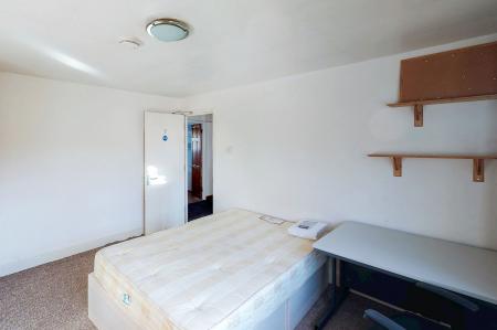 4 bedroom Flat to let in Briars Wood, Hatfield, AL10