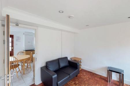 4 bedroom Flat to let in Briars Wood, Hatfield, AL10