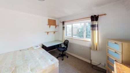 4 bedroom Flat to let in Briars Wood, Hatfield, AL10