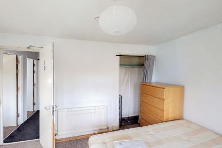 4 bedroom Flat to let in Briars Wood, Hatfield, AL10