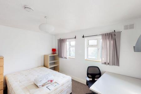 4 bedroom Flat to let in Briars Wood, Hatfield, AL10