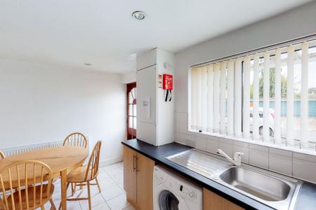 4 bedroom Flat to let in Briars Wood, Hatfield, AL10