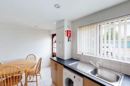 4 bedroom Flat to let in Briars Wood, Hatfield, AL10