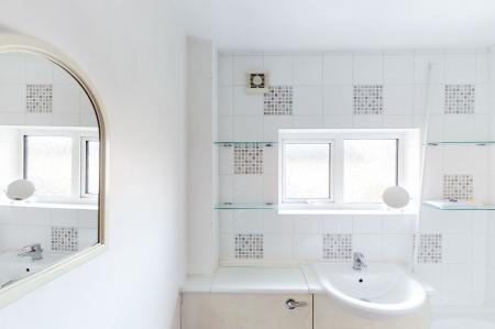 4 bedroom Flat to let in Briars Wood, Hatfield, AL10