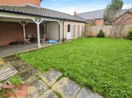 4 bedroom Semi-detached house to let in Waight Close, Hatfield, AL10