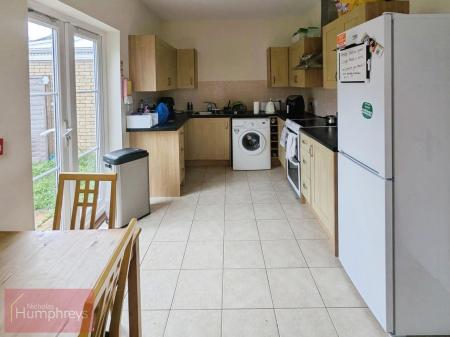 4 bedroom Semi-detached house to let in Waight Close, Hatfield, AL10