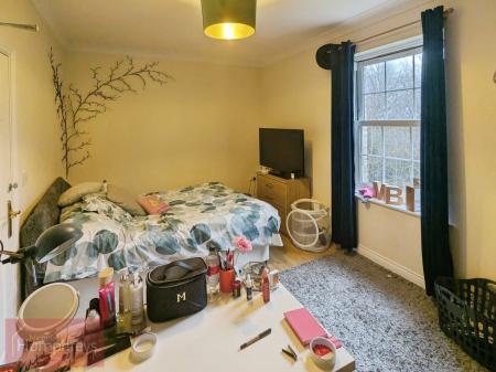 4 bedroom Semi-detached house to let in Waight Close, Hatfield, AL10