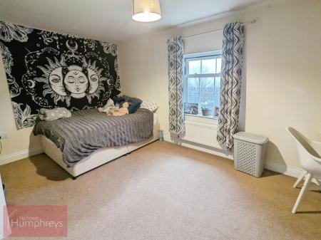 4 bedroom Semi-detached house to let in Waight Close, Hatfield, AL10