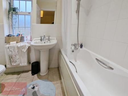 4 bedroom Semi-detached house to let in Waight Close, Hatfield, AL10