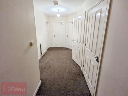 3 bedroom Flat to let in Mosquito Way, Hatfield, AL10