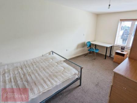 3 bedroom Flat to let in Mosquito Way, Hatfield, AL10