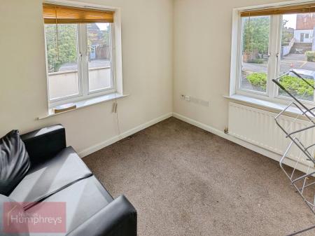 3 bedroom Flat to let in Mosquito Way, Hatfield, AL10