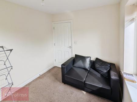 3 bedroom Flat to let in Mosquito Way, Hatfield, AL10