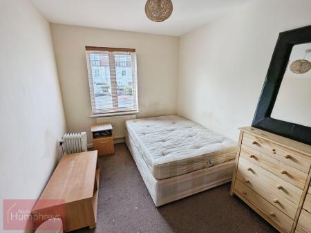 3 bedroom Flat to let in Mosquito Way, Hatfield, AL10