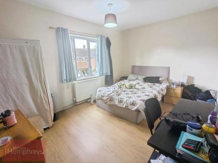 5 bedroom Flat to let in Meadow Croft, Hatfield, AL10