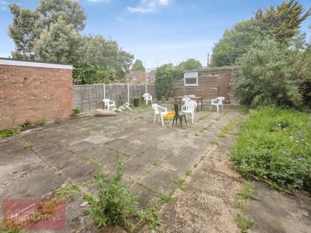 5 bedroom Flat to let in Meadow Croft, Hatfield, AL10