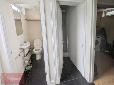 5 bedroom Flat to let in Meadow Croft, Hatfield, AL10