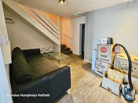 5 bedroom Terraced House to let in Martin Close, Hatfield, AL10