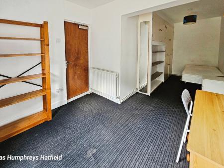 5 bedroom Terraced House to let in Martin Close, Hatfield, AL10