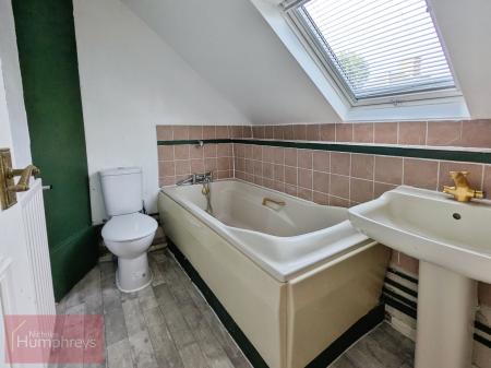 4 bedroom Semi-detached house to let in Strawmead, Hatfield, AL10