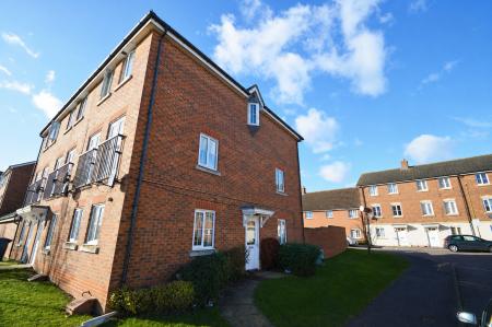 Queen Bee Court, Hatfield, AL10