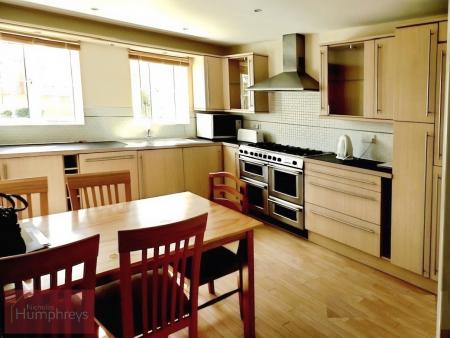 5 bedroom End of terrace house to let in Queen Bee Court, Hatfield, AL10
