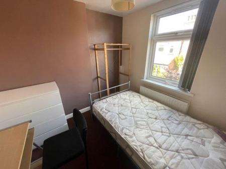 6 bedroom Property to let in Westcotes Drive, Leicester