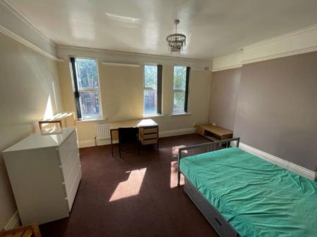 6 bedroom Property to let in Westcotes Drive, Leicester