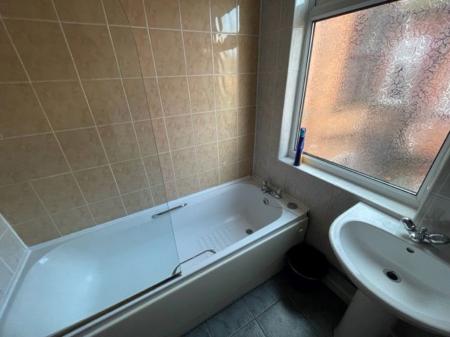 6 bedroom Property to let in Westcotes Drive, Leicester