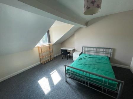 6 bedroom Property to let in Westcotes Drive, Leicester