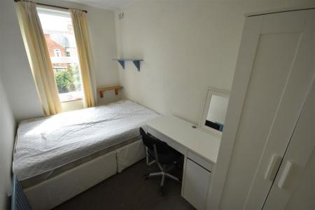 4 bedroom Property to let in Bulwer Road, Leicester