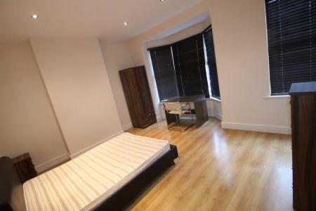 4 bedroom Property to let in Fosse Road South, Leicester