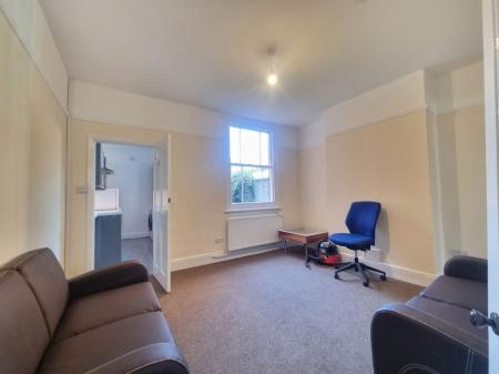 4 bedroom Property to let in Avenue Road Extension, Leicester