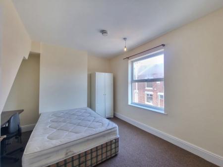 4 bedroom Property to let in Avenue Road Extension, Leicester