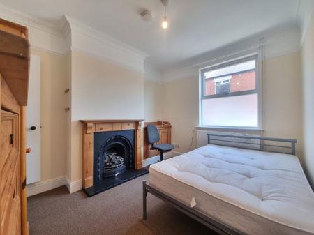 4 bedroom Property to let in Avenue Road Extension, Leicester