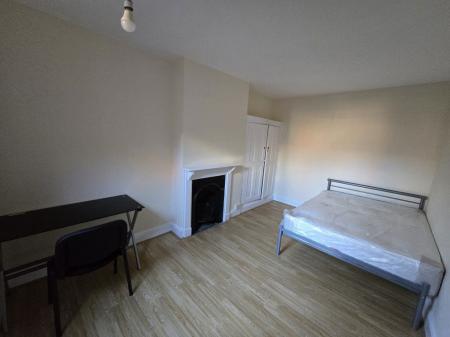 4 bedroom Property to let in Lorne Road, Leicester