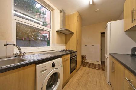 4 bedroom Property to let in Lorne Road, Leicester