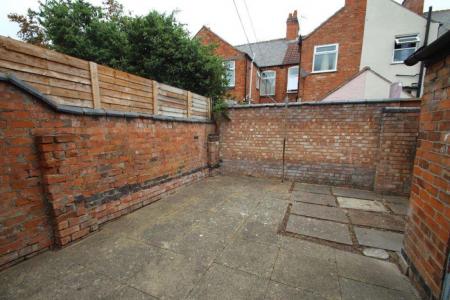 4 bedroom Property to let in Stuart Street, Leicester