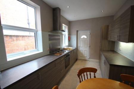4 bedroom Property to let in Stuart Street, Leicester